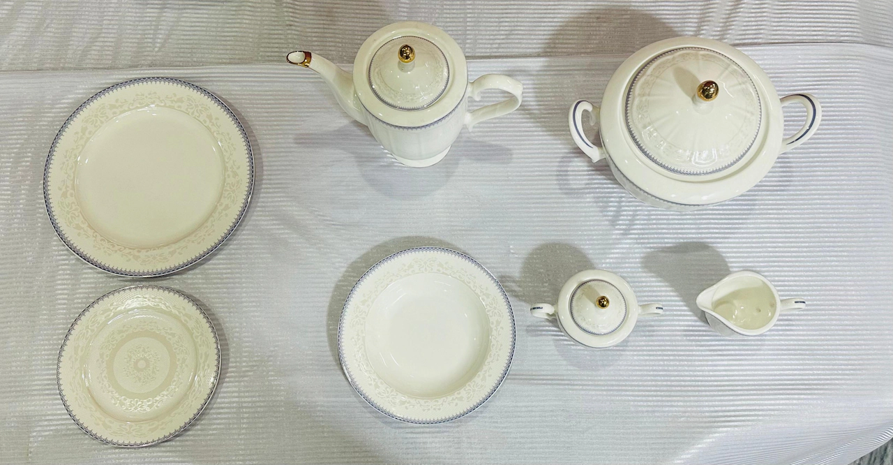Luxury White Dinner Set with Golden Detailing - Image 12