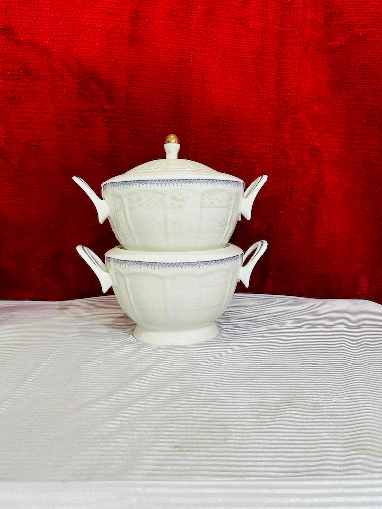 Luxury White Dinner Set with Golden Detailing - Image 2