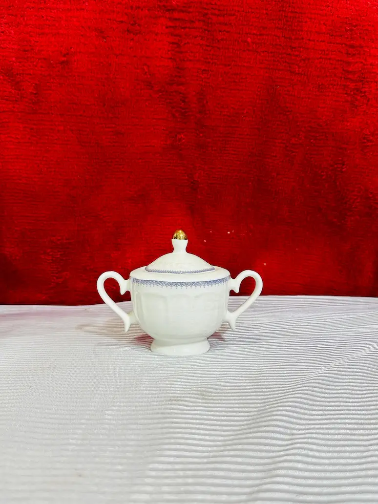 Luxury White Dinner Set with Golden Detailing - Image 7