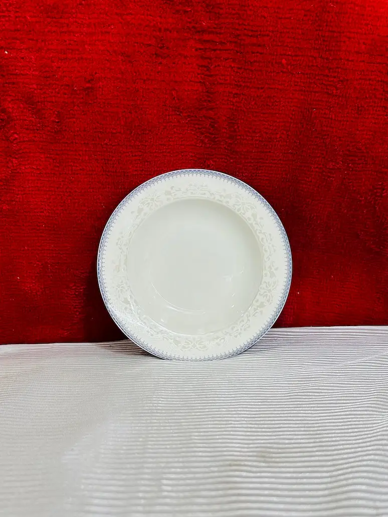 Luxury White Dinner Set with Golden Detailing - Image 6