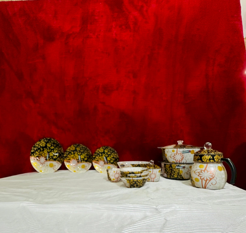 Luxury Black & Gold Floral Dinner Set – Elegant Ceramic Crockery